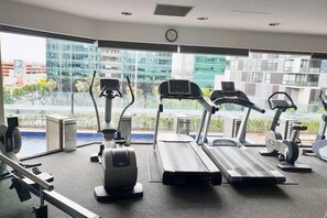 Fitness facility - Waterfront condo with marina views near promenade (Docklands)