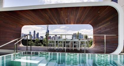 VAQUAY Imperial in Southbank | Cityside 2BR Near NGV & Shrine • 2 Car Parks