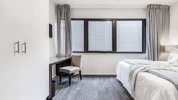 1 habitación, tabla de planchar con plancha, wifi y ropa de cama