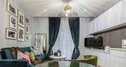 Parisian pied-à-terre with deep bath on Collins St