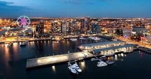 Marina - Bohemian marina-view NewQuay promenade apartment (Docklands)