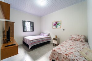 Iron/ironing board, Internet, bed sheets