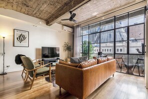 Smart TV - Warehouse conversion in historic Dovers building (Melbourne)