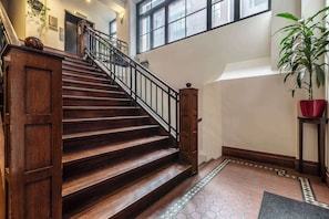 Interior - Warehouse conversion in historic Dovers building (Melbourne)