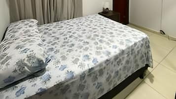 1 quarto, ferros/tábuas de passar roupa, acesso à internet