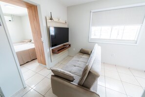 1 dormitorio, tabla de planchar con plancha, Internet y ropa de cama