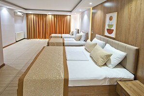 Quadrupla Deluxe | Copriletto in piuma, materassi Tempur-Pedic, minibar