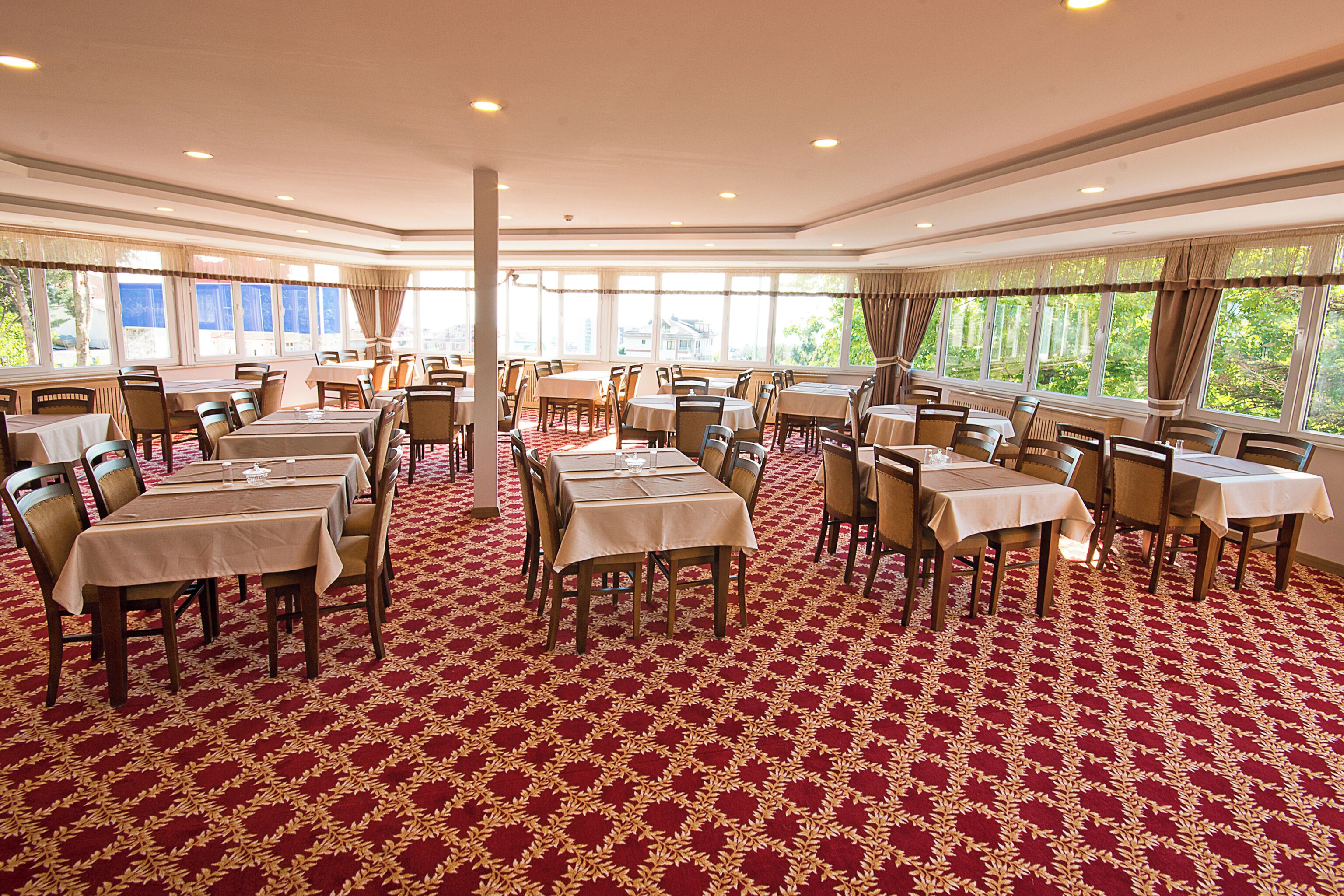 Desayuno buffet diario (TRY 400 por persona)