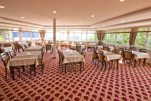 Daily buffet breakfast for a fee - Lion City Otel (Istanbul)