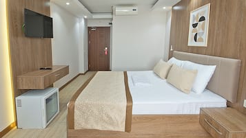 Quarto casal | Edredons de pluma, camas Tempur-Pedic, frigobar, cofres nos quartos