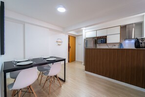 Dining - Up to 5 Guests, Garage, Elevator, Swimming Pool, Jr Catito (Brasília)