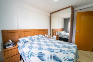 2 bedrooms, iron/ironing board, internet, bed sheets