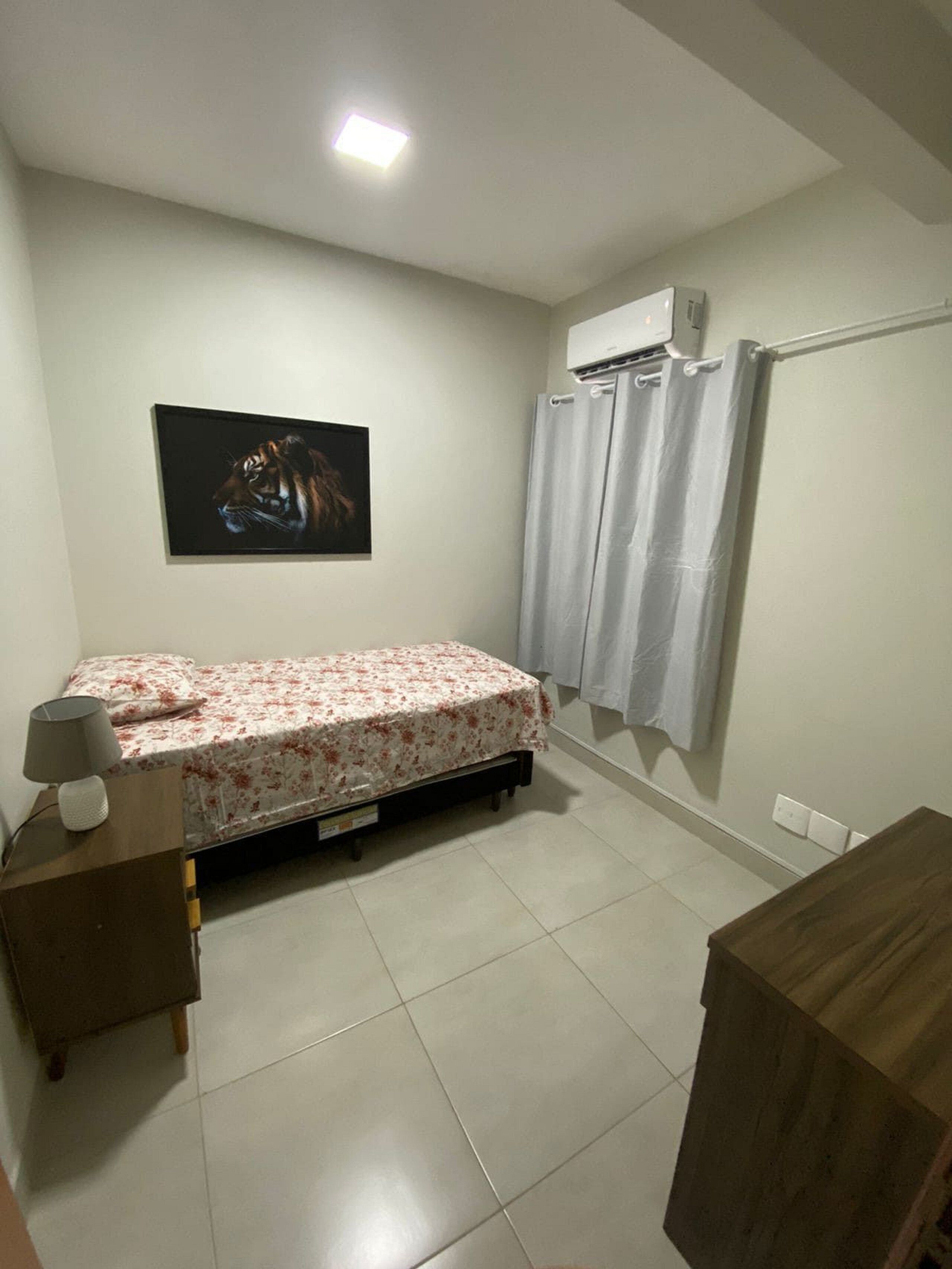 2 bedrooms, iron/ironing board, internet, bed sheets