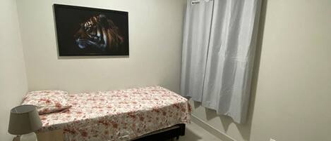 2 bedrooms, iron/ironing board, internet, bed sheets