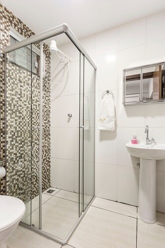 Ap Com Suite ,wi-fi 500mb , Estacionamento, Elevador, Cozinha Completa , Jr Catito