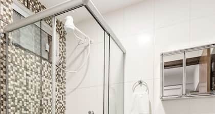 Ap Com Suite ,wi-fi 500mb , Estacionamento, Elevador, Cozinha Completa , Jr Catito