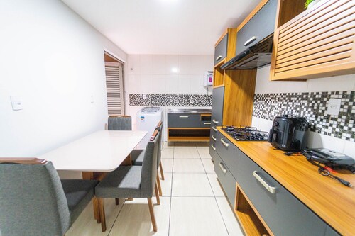 Ap Com Suite ,wi-fi 500mb , Estacionamento, Elevador, Cozinha Completa , Jr Catito