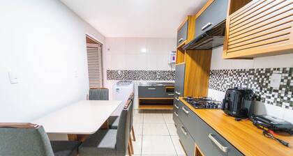 Ap Com Suite ,wi-fi 500mb , Estacionamento, Elevador, Cozinha Completa , Jr Catito