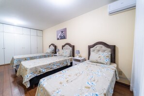 2 bedrooms, iron/ironing board, Internet, bed sheets
