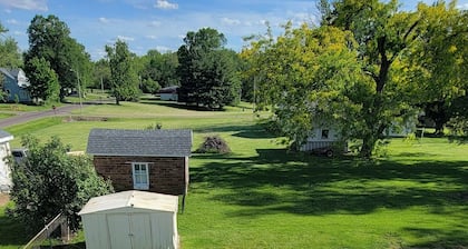 Newly Renovated Full Family Apt. - Centrally Located in Nauvoo - some stairs