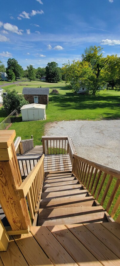 Newly Renovated Full Family Apt. - Centrally Located in Nauvoo - some stairs