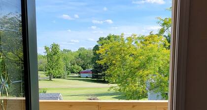 Newly Renovated Full Family Apt. - Centrally Located in Nauvoo - some stairs