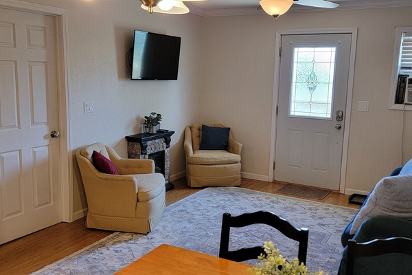 Smart TV, fireplace