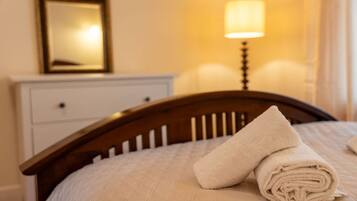 2 bedrooms, iron/ironing board, WiFi, bed sheets