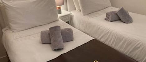 2 chambres, fer et planche Ă  repasser, Wi-Fi, draps fournis