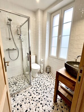 Shower, hair dryer, towels, soap