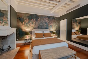 1 bedroom, premium bedding, Select Comfort beds, laptop workspace