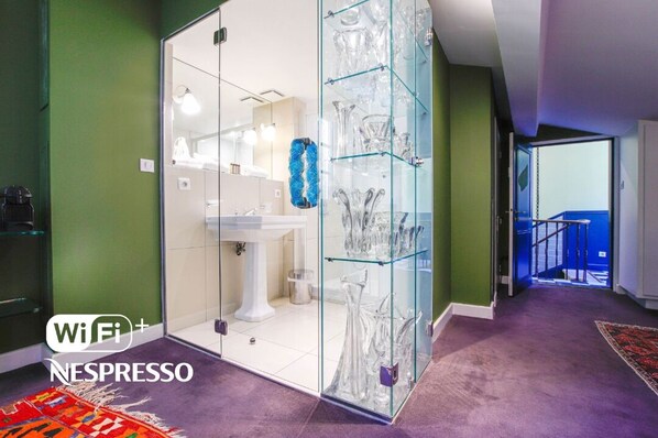 1 bedroom, premium bedding, Select Comfort beds, laptop workspace