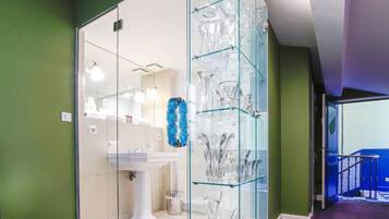 Suite de lujo, baño en la habitación (à l'italienne) | 1 habitación, ropa de cama de alta calidad y camas Select Comfort