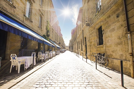 Miscellaneous. Maison Fredon