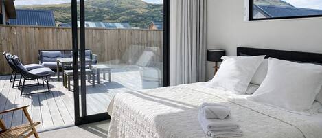 3 habitaciones, escritorio, tabla de planchar con plancha y wifi gratis