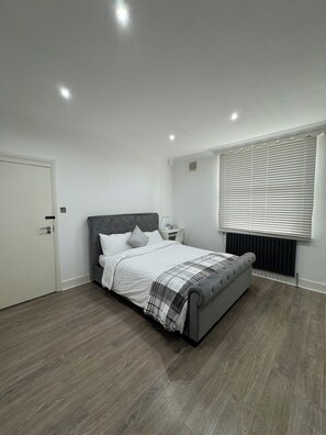 2 bedrooms, iron/ironing board, WiFi, bed sheets - Manor Court 1 (London)