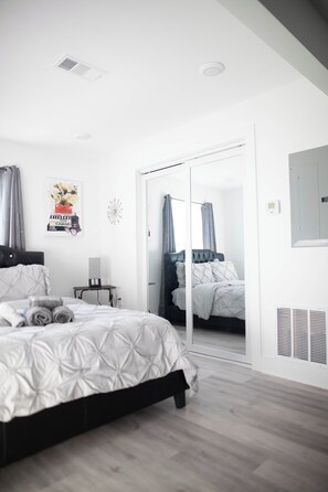 1 bedroom, iron/ironing board, WiFi, bed sheets - 1B/1BR PLUSH PEACEFUL ESCAPE (Dallas)