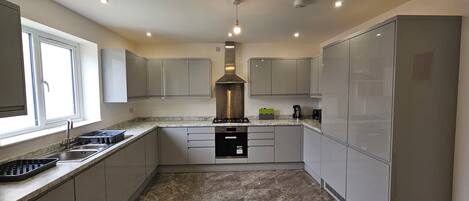 House | Private kitchen | Fridge, microwave, oven, stovetop