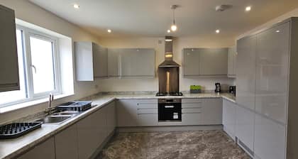 Citrine Suite 4 Bed House in Stoke on Trent