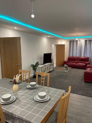 Citrine Suite - Sleeps 8 With Parking