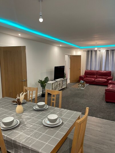 Citrine Suite - Sleeps 8 With Parking