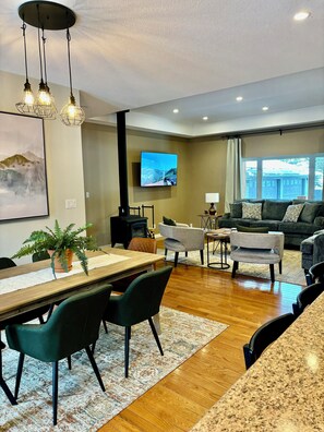 Interior - Alpine Adventure at Jasper East Gates (Folding Mountain Village)