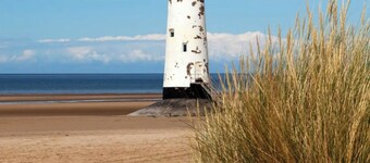 Delightful Family Home with Hot Tub 5 minute walk from stunning beach