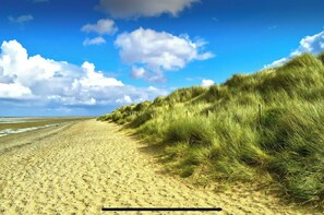 Beach - Delightful Family Home with Hot Tub 5 minute walk from stunning beach (Prestatyn)