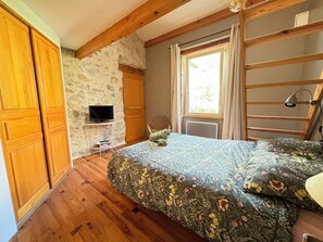 2 bedrooms, iron/ironing board, travel crib, WiFi