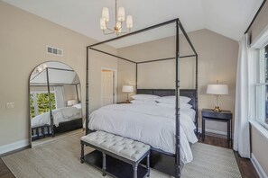 3 室のベッドルーム、アイロン / アイロン台、WiFi、ベッドシーツ