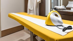 A hotel room with a yellow ironing board and an iron. - Captivating 3-bed House in Nottingham (Nottingham)