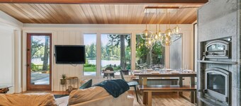 Midcentury Waterfront Retreat w/hottub dock beach