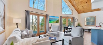 Lake View Fully Stocked Family Retreat - Paddleboards, Firepit, Games, EV outlet