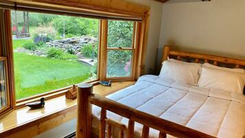 3 bedrooms, desk, WiFi, bed sheets